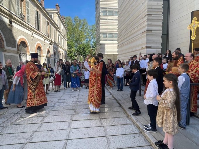 Le sixième festival annuel de Pâques pour enfants s'est tenu à Paris