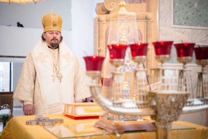 Le metropolite Nestor a présidé la Divine Liturgie en la cathédrale de la Sainte Trinité à Paris