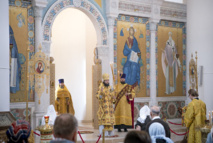 Mgr Antoine, métropolite de Volokolamsk, a présidé la Liturgie en la cathédrale de la Sainte Trinité à Paris