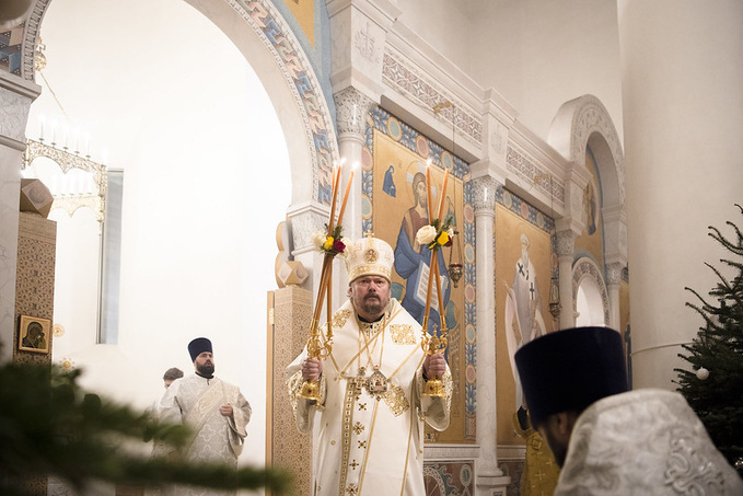 La Nativité du Christ: Mgr Nestor a célébré la Divine Liturgie en la cathédrale de la Sainte Trinité à Paris