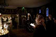 L'Exarque patriarcal a célébré les complies avec la lecture du Grand canon pénitentiel en l'église des Trois-Saints-Docteurs à Paris