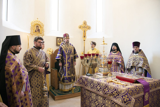 Mgr Nestor a célébré la Liturgie du premier samedi du Grand Carême en la cathédrale de la Sainte Trinité à Paris