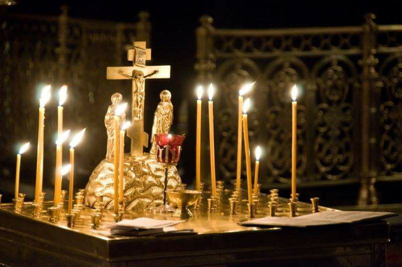 Mgr Nestor, évêque de Chersonèse, a célébré en la cathédrale de la Sainte-Trinité un office de défunts en mémoire des victimes de l'attentat de Saint-Pétersbourg