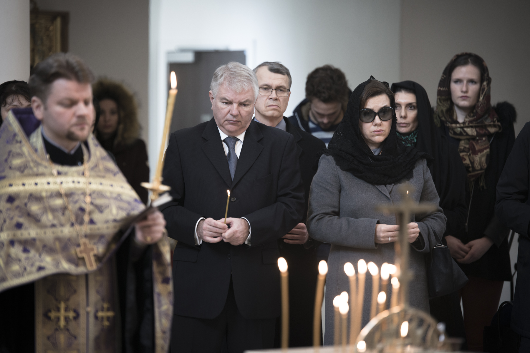 La communauté de la cathédrale de la Sainte-Trinité prie pour les victimes de la violente incendie survenue à Kemerovo