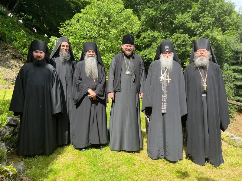 Monseigneur Nestor s'est rendu au monastère de l'Exaltation de la Croix à Roveredo