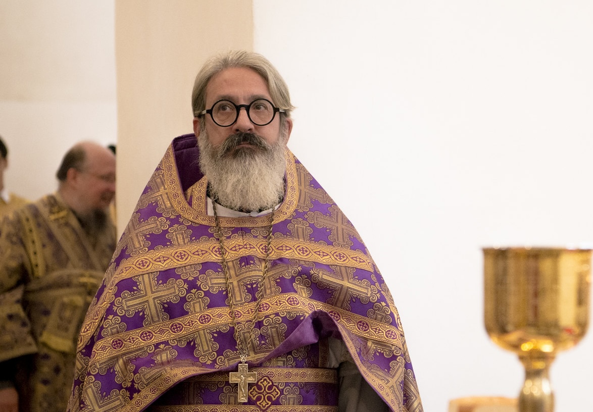 Un nouveau prêtre est affecté à la cathédrale de la Sainte Trinité à Paris