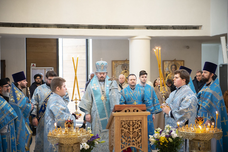 Entrée de la Mère de Dieu au Temple : Le métropolite Nestor a célébré la Divine Liturgie en la Cathédrale de la Sainte Trinité