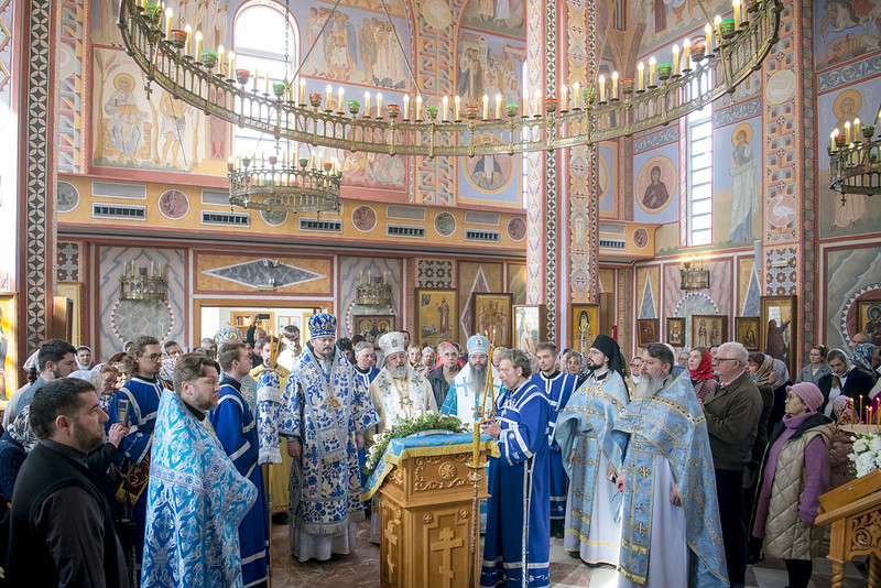 La bénédiction des fresques et la Divine Liturgie en l'église cathédrale de la sainte Marie-Madeleine à Madrid