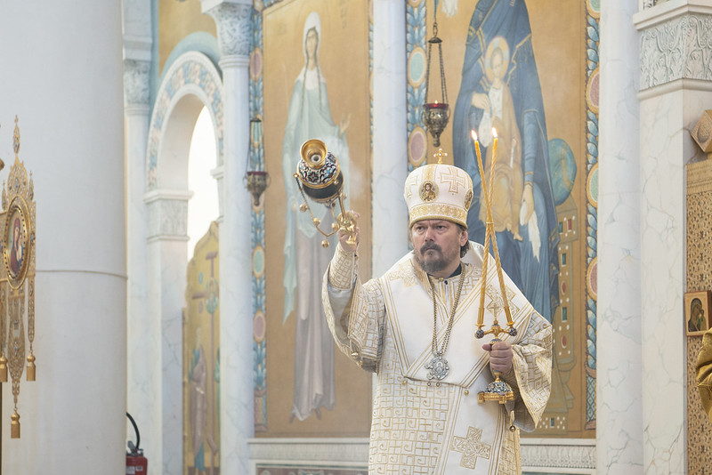 Le Dimanche d'expulsion d'Adam du Paradis: le métropolite Nestor a célébré la Divine Liturgie en la cathédrale de la Sainte Trinité à Paris