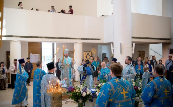 La fête de Dormition de la Mère de Dieu : l'Exarque patriarcal en Europe occidentale a célébré la Liturgie en la cathédrale Sainte-Trinité à Paris