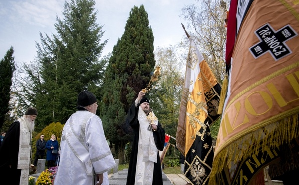 Le métropolite Nestor a célébré la pannychide sur le carré militaire russe à Sainte-Geneviève-des-Bois