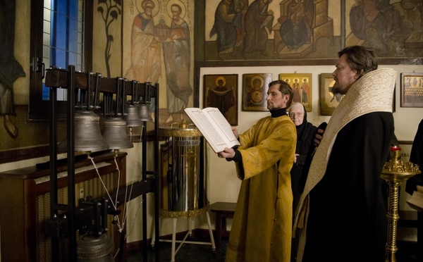 Monseigneur Nestor a béni les cloches pour l’église des Trois-Saints-Docteurs à Paris