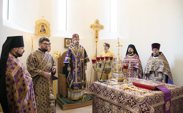 Mgr Nestor a célébré la Liturgie du premier samedi du Grand Carême en la cathédrale de la Sainte Trinité à Paris